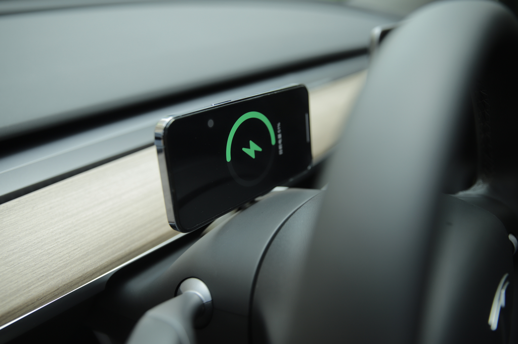 Tesla Cellphone Mount